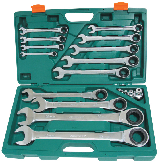 W45117S Набор ключей гаечных комбинированных трещоточных с аксессуарами в кейсе, 8-32 мм, 17 предметов, код товара: 48739, артикул: W45117S